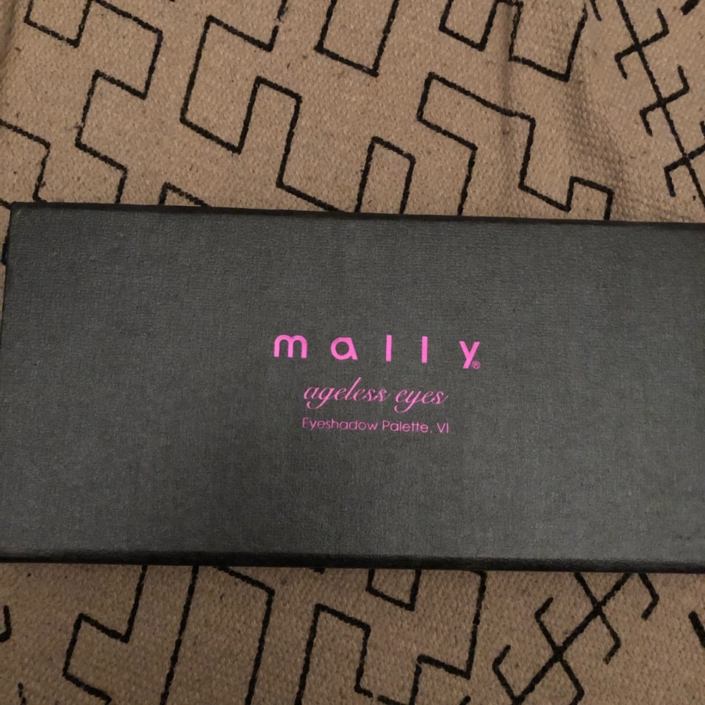mally eyeshadow palette